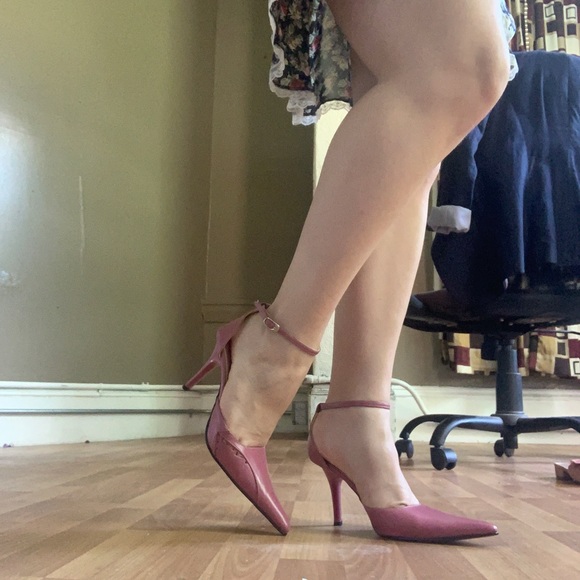 Pointed Pink Leather Heels - Picture 5 of 7